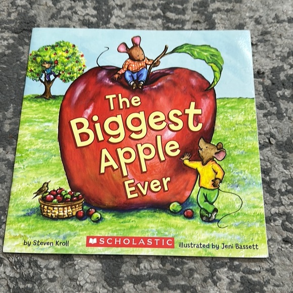 The biggest apple ever - Picture 1 of 1